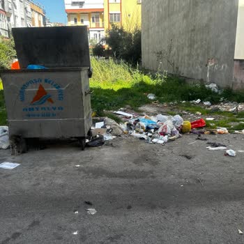 Antalya Büyükşehir Belediyesi Nahallede Temizlenmeyen Çöp