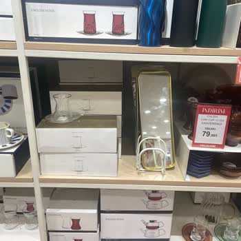 English Home Çalışanları Alaycı Ve Yanlış Etiketli Ürünleri