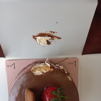 Liva Pastanesi (livashop.com) Özensiz Ve Geç Gelen Sipariş