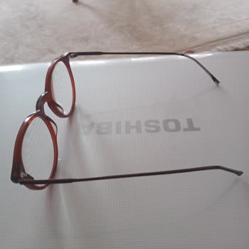 Lacoste Gözlük Sapı Şikayetim.