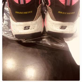 Skechers Ürünlerinin Arkasında Durmuyor