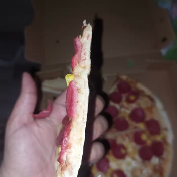 Terra Pizza Nutella Tadında Sosisli Pizza!