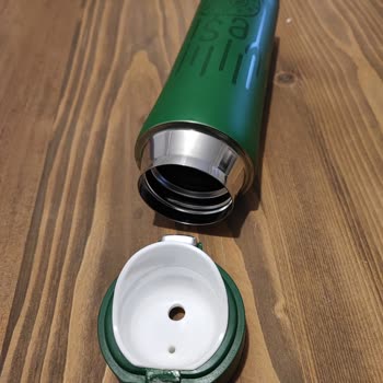 Kahve Dünyası Yeşil Termos Kapak Kısmının Kırık