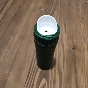 Kahve Dünyası Yeşil Termos Kapak Kısmının Kırık
