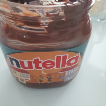 Nutella Sert Parça Ve Akışkan Değil