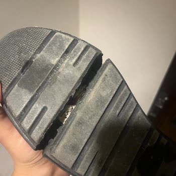 Tabanı Yarılan Elle Ayakkabı Değişim