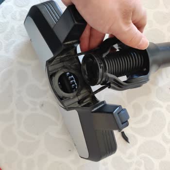 Bosch Unlimited Seri 6 Dikey Süpürgemin Başlık Tırnağı Kırıldı.