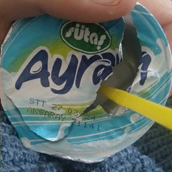 Sütaş Ayran İçinden Çıkan Kötü Kokulu Garip Bir Cisim.