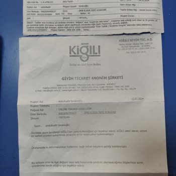 Kiğılı Ayakkabı Yırtık Ve Giyilmiş