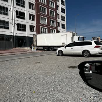 Yolu İşgal Eden A101 Depo Arabası