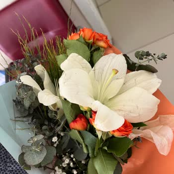 ÇiçekSepeti Fotoğraftakiyle Farklılık Gösteren Ve Solmuş Çiçek Teslimatı