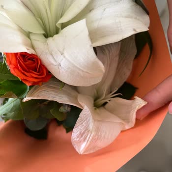 ÇiçekSepeti Fotoğraftakiyle Farklılık Gösteren Ve Solmuş Çiçek Teslimatı