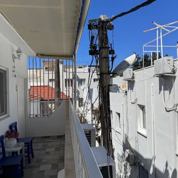 Aydem Perakende Elektrik Direği Ve Kablolar, Elle Uzanabileceğimiz Mesafede Duruyor