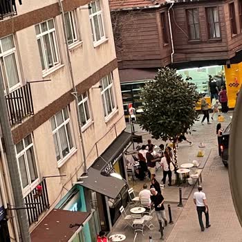 Kadıköy Belediyesi Kadıköy'de Kaldırımı İşgal Eden Kafe (Kadıköy Zabıtalığı'na)