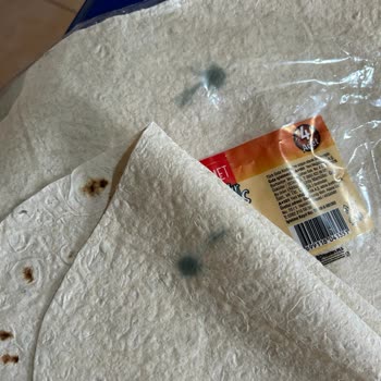 A101 Marketten Alınan Lavaşta Küf Sorunu