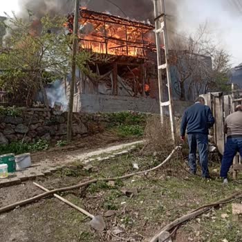 YEDAŞ Yolu Engelleyen Elektrik Direği