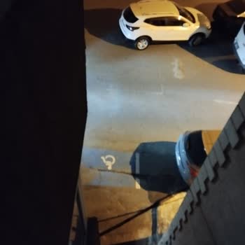 Gaziosmanpaşa Belediyesi Sokak Aydınlatma Direğinin Lambası Yanmıyor
