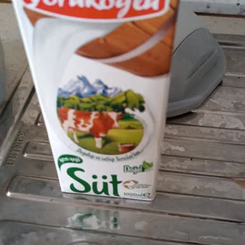 Yörükoğlu Sütte Beyaz Parçalar