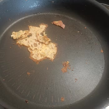 Yapışmaz Tefal 6X Titanyum Tava Yapışıyor.