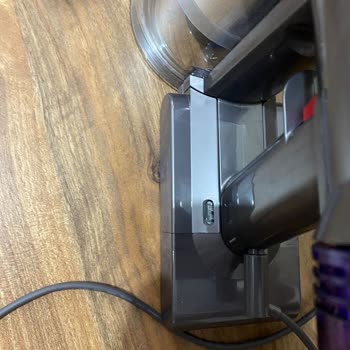 Dyson V8 Kırmızı Işık Uyarısı