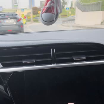 Opel Corsa Multimedya Ekran Problemi, Kararma, Ayıplı Ürün