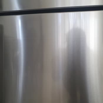 Bosch Dolabın Kapağında Renk Değişikliği Oldu