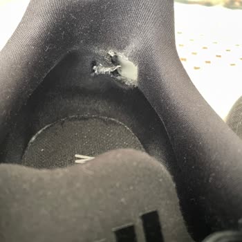 Adidas Ve Kötü Ayakkabıları