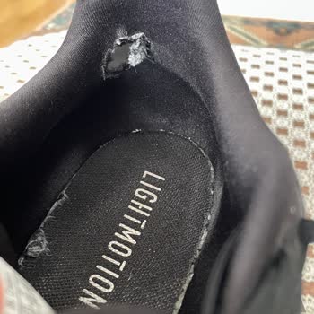 Adidas Ve Kötü Ayakkabıları