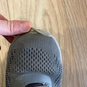 Skechers Ayakkabı Ön Tarafında Açılma Oldu