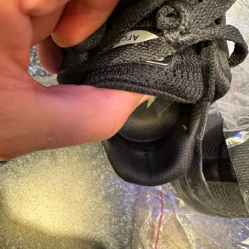 Skechers Ayakkabı 15 Kullanımda Yırtıldı