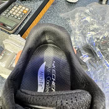 Skechers Ayakkabı 15 Kullanımda Yırtıldı