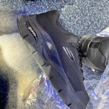 Skechers Ayakkabı 15 Kullanımda Yırtıldı
