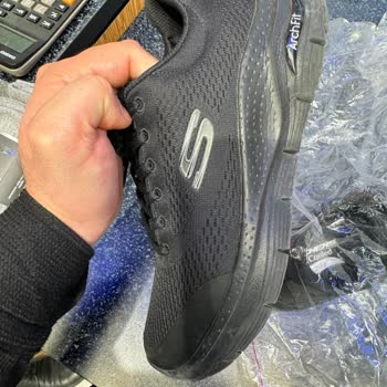 Skechers Ayakkabı 15 Kullanımda Yırtıldı