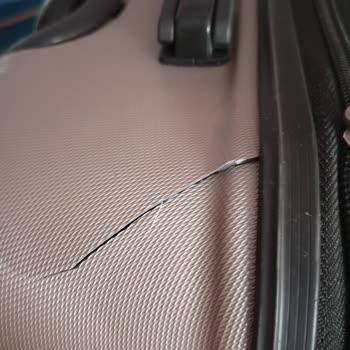 Ajet (Anadolu Jet) Kırık Valiz