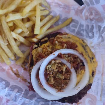 Burger King Siparişi Hasarlı Getirdi