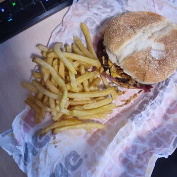 Burger King Siparişi Hasarlı Getirdi