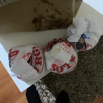 Buyaka Salon Burger Rezil