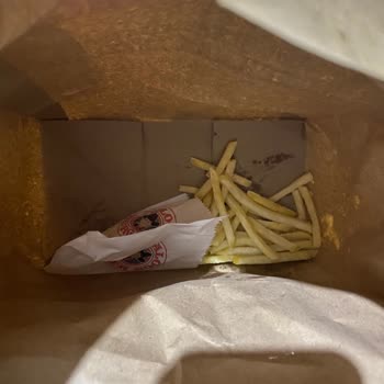 Buyaka Salon Burger Rezil