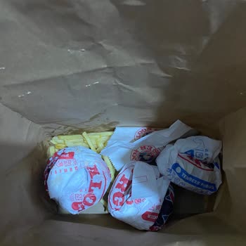 Buyaka Salon Burger Rezil