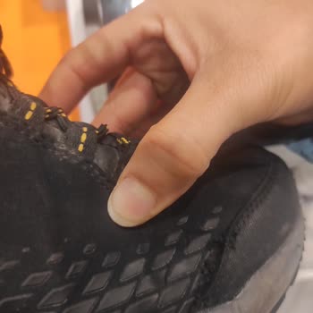 Yeni Botumun Dikişleri Açıldı, FLO Ve Lumberjack Hayal Kırıklığı