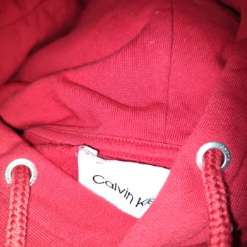 Calvin Klein Sweatshirt Kalite Problemi Ürünün Arkasında Durmuyor