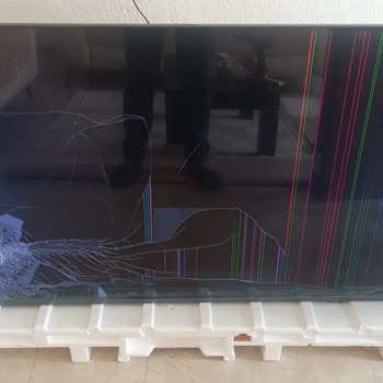 Vatan Bilgisayar Ve Horoz Lojistik Kırık Televizyon