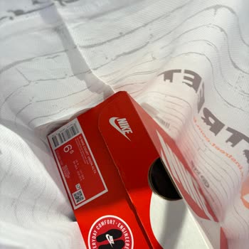 In Street Nike Orijinal Mağaza İle Fiyat Farkı