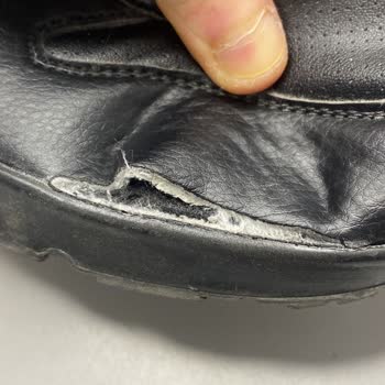 Skechers Bu Yırtık Benim Hatamdan Nasıl Olabiliyor.