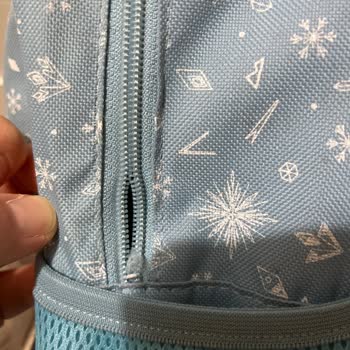 LC Waikiki Okul Çantasının Fermuarı Bozuldu