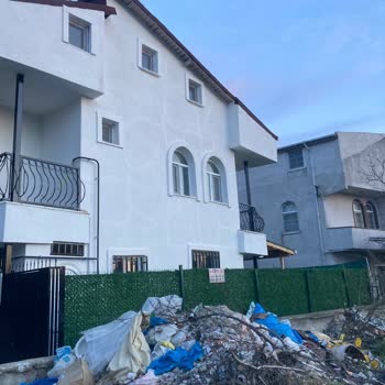 Tekirdağ Büyükşehir Belediyesi Tadilat Molozları Ve İlgisiz Zabıta Şikayeti