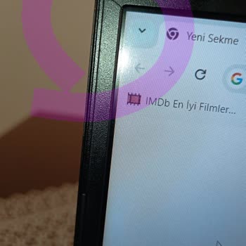 Monster Ekran Çerçevesi Çatlağı