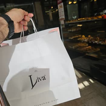 Liva Pastanesi (livashop.com) Hayal Kırıklığına Uğratan Pasta Siparişi