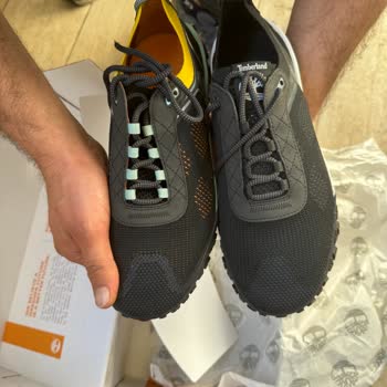 Boyner Farklı Ayakkabı Ve İkisini De Aynı Tek Olarak Gönderim Sağladılar.