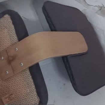 Bellona Sandalye Üzerinde Otururken Birden Kırıldı, Sağlam Değil!